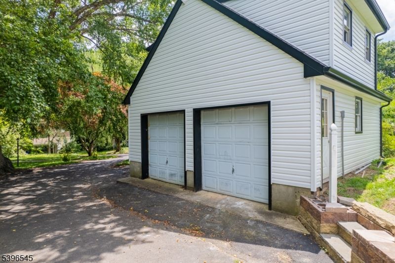 Detached Garage, Exterior