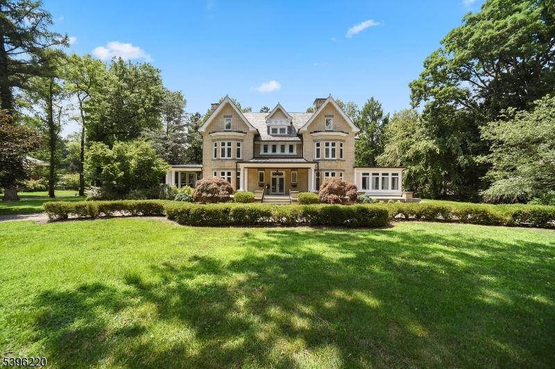 Backyard, Exterior, Facade, Queen Anne Victorian