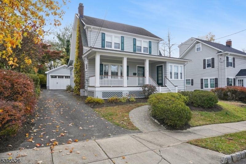Exterior, Facade, Queen Anne Victorian