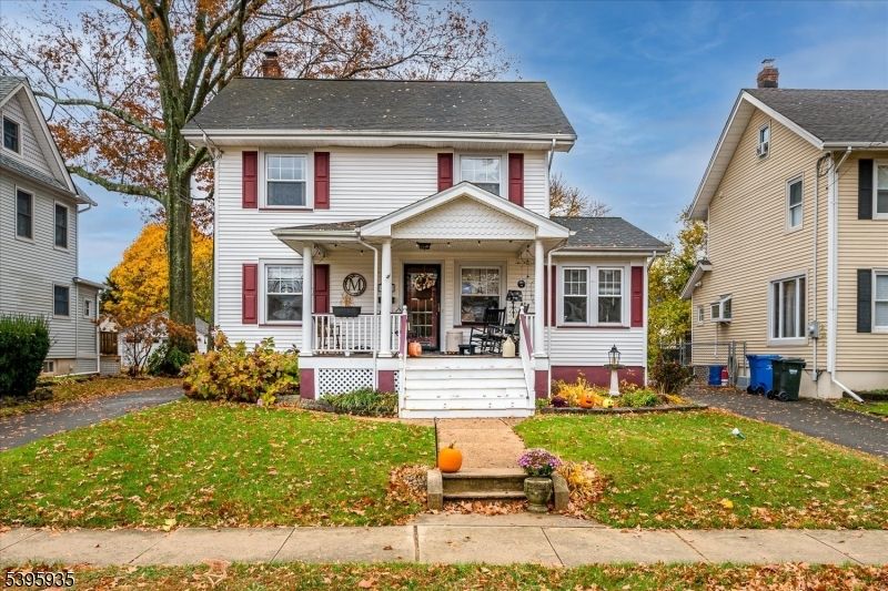 Exterior, Facade, American Foursquare