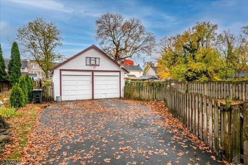 Detached Garage, Exterior