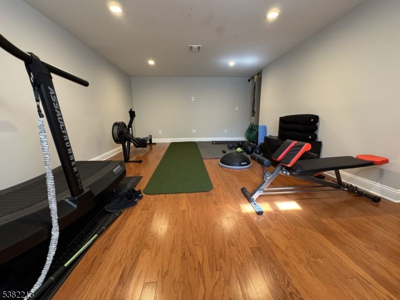 Fitness Equipment, Interior, Recessed Lighting, Wood Texture Flooring