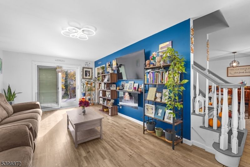 Interior, Living room, Pendant Lights, Wood Texture Flooring