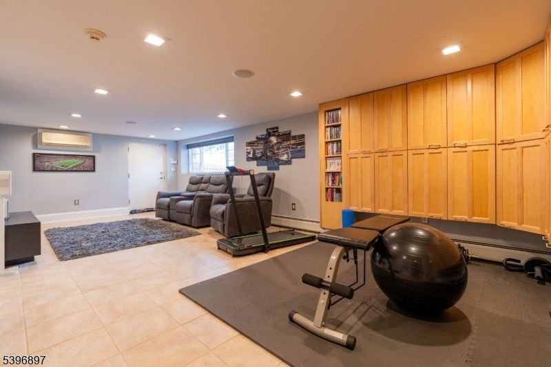 Fitness Equipment, Interior, Living room, Recessed Lighting