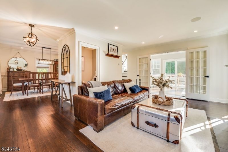 Chandelier, Dining room, Interior, Living room, Recessed Lighting, Wood Texture Flooring