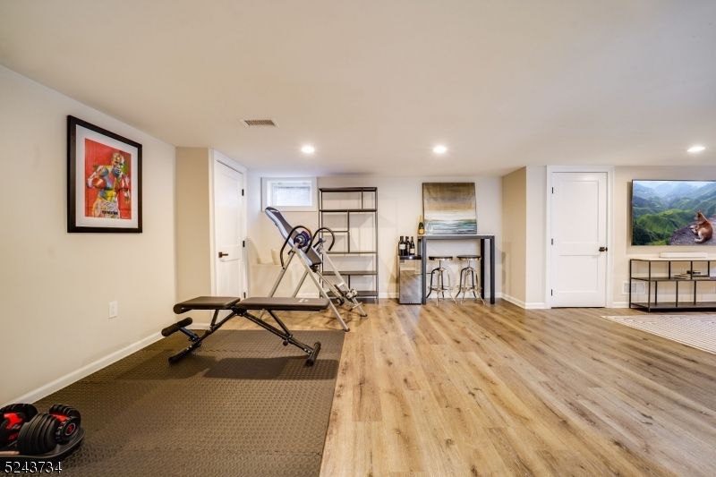 Fitness Equipment, Interior, Recessed Lighting, Wood Texture Flooring