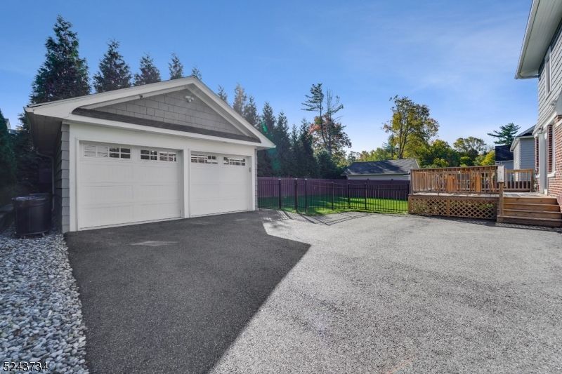 Detached Garage, Exterior