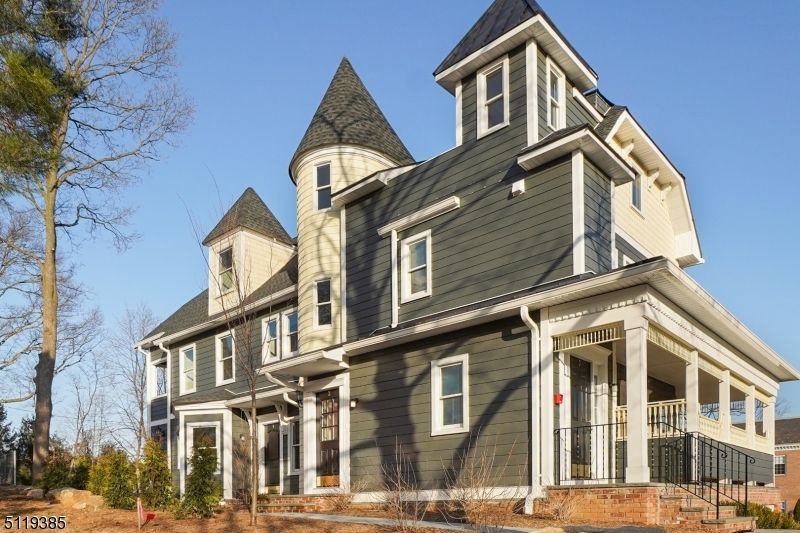 Exterior, Facade, Queen Anne Victorian