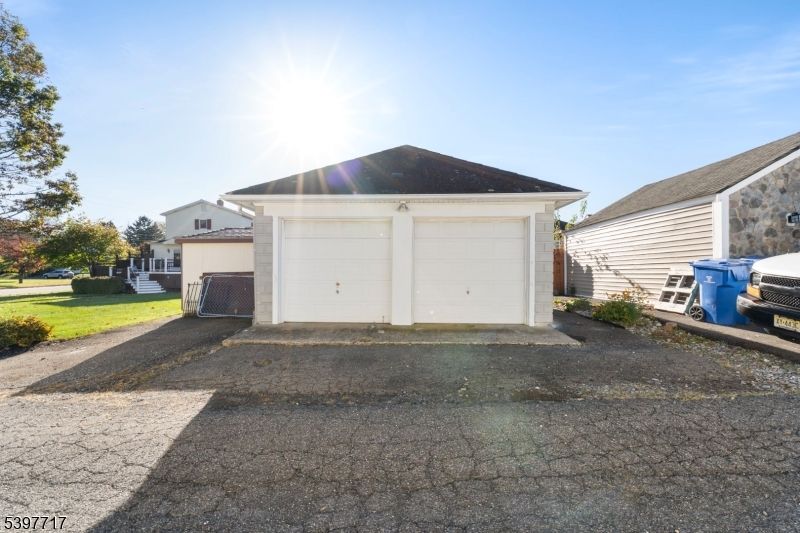 Detached Garage, Exterior