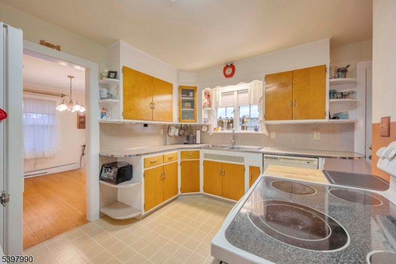 Interior, Kitchen, Pendant Lights, Wood Texture Flooring