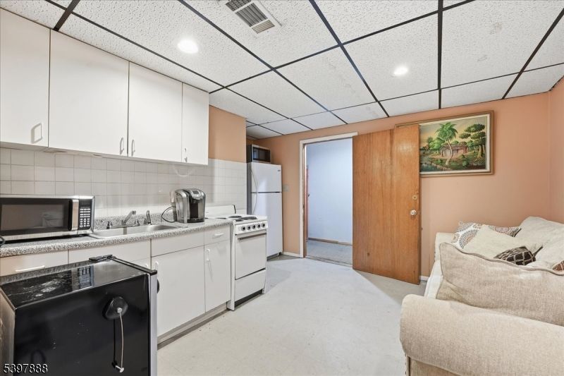 Interior, Kitchen, Recessed Lighting, Tile Countertops