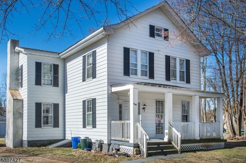 Exterior, Facade, Queen Anne Victorian