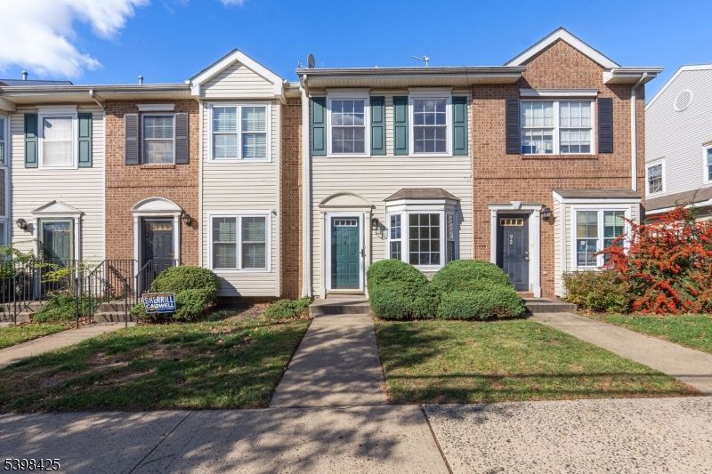 Exterior, Facade, Brick Facade, Rowhouse