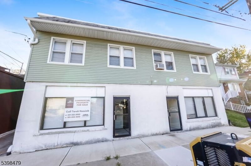 Exterior, Facade, Georgian