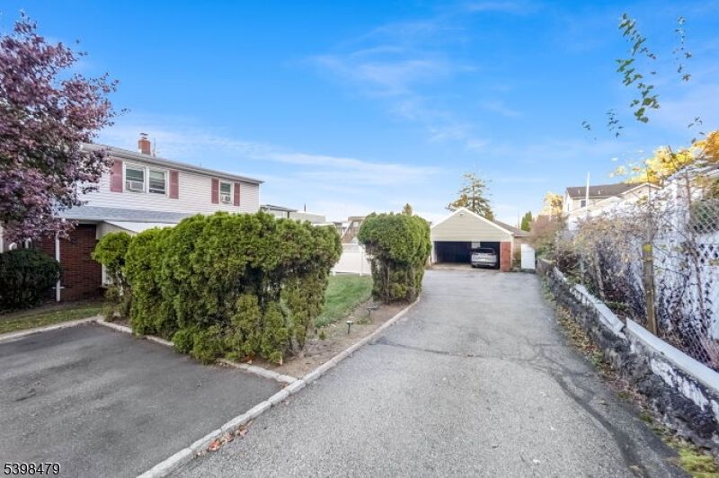 Detached Garage, Exterior