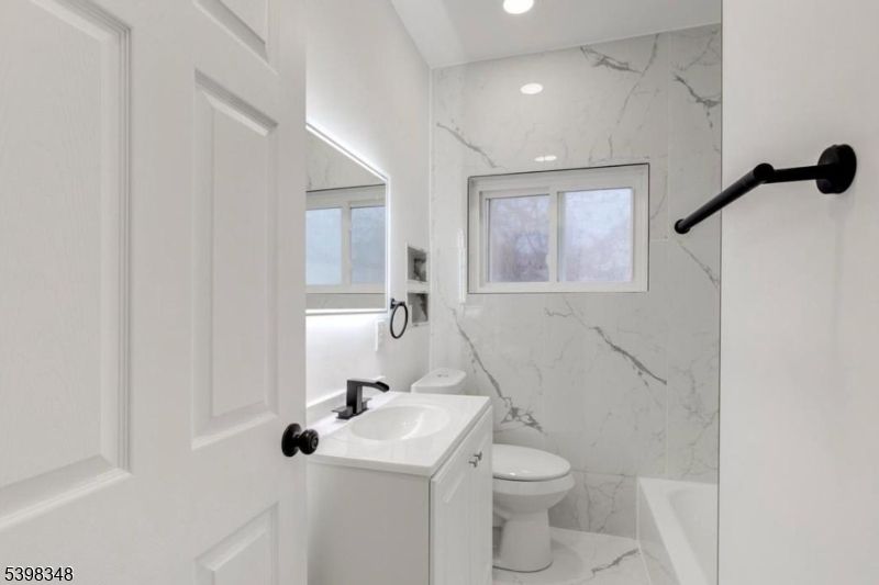 Bathroom, Interior, Marble, Marble Walls, Recessed Lighting