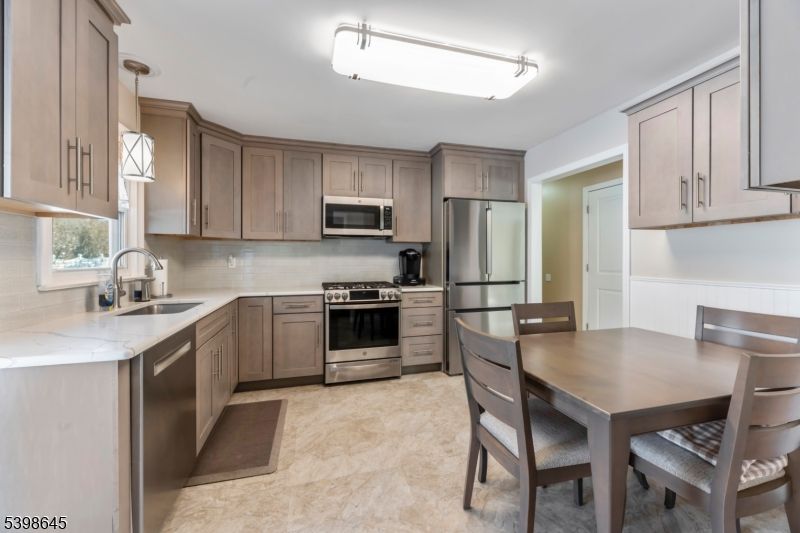 Dining room, Interior, Kitchen, Stainless Steel Appliances