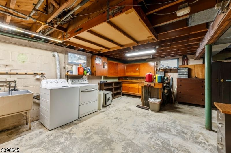 Interior, Washer, Wooden Beams