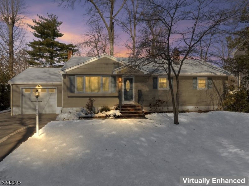 Attached, Exterior, Facade, Ranch