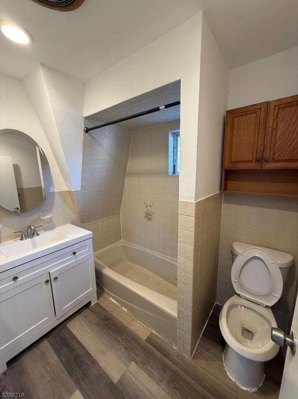 Bathroom, Interior, Recessed Lighting, Wood Texture Flooring