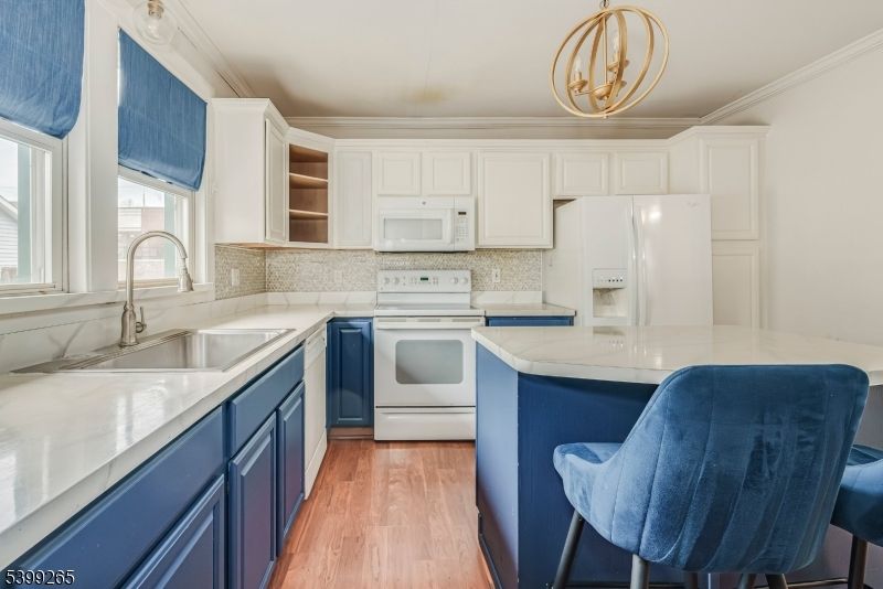 Interior, Kitchen, Pendant Lights, Wood Texture Flooring