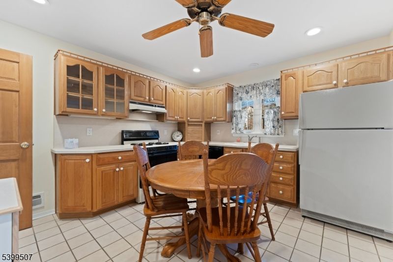 Dining room, Interior, Kitchen, Recessed Lighting