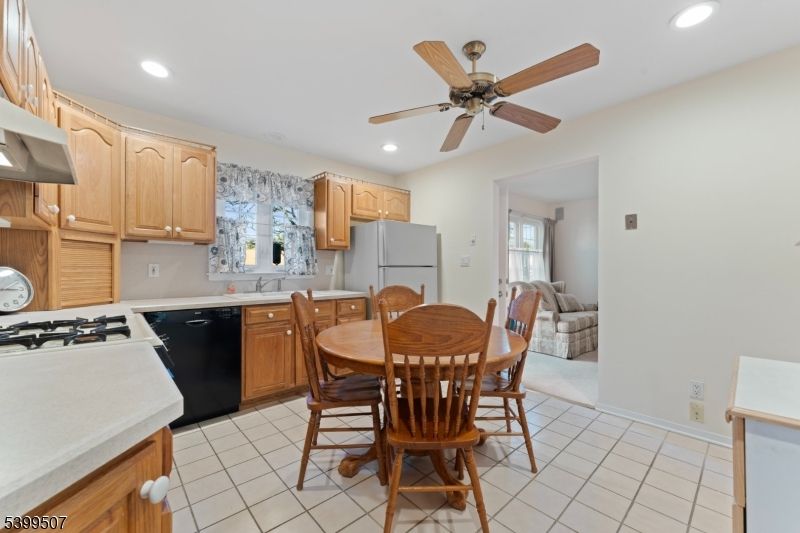 Dining room, Interior, Kitchen, Recessed Lighting