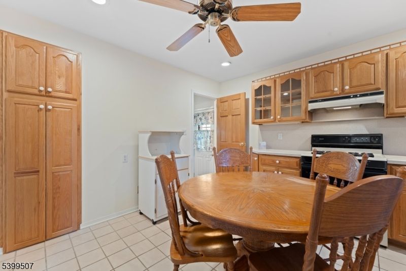 Dining room, Interior, Kitchen, Recessed Lighting