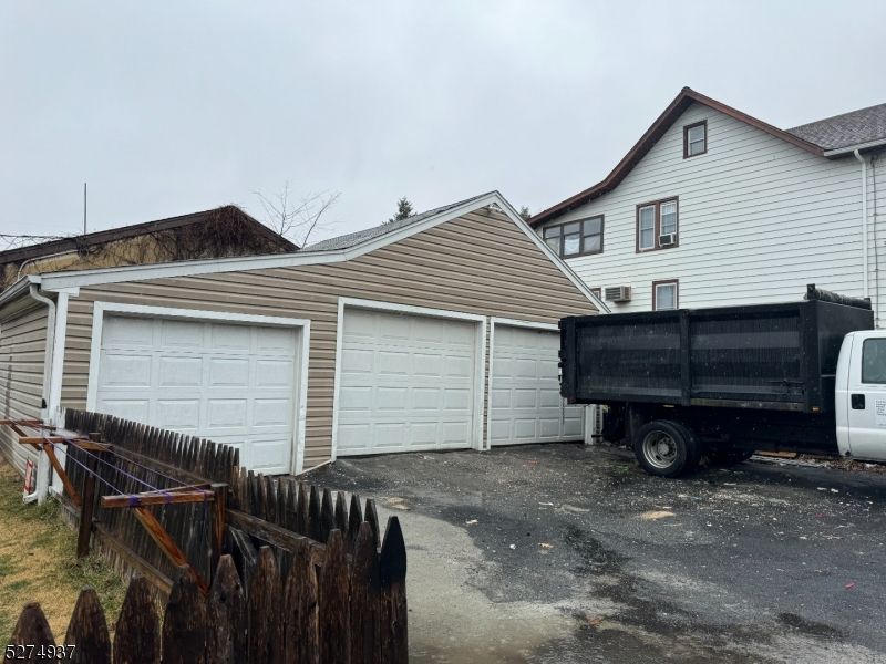 Detached Garage, Exterior