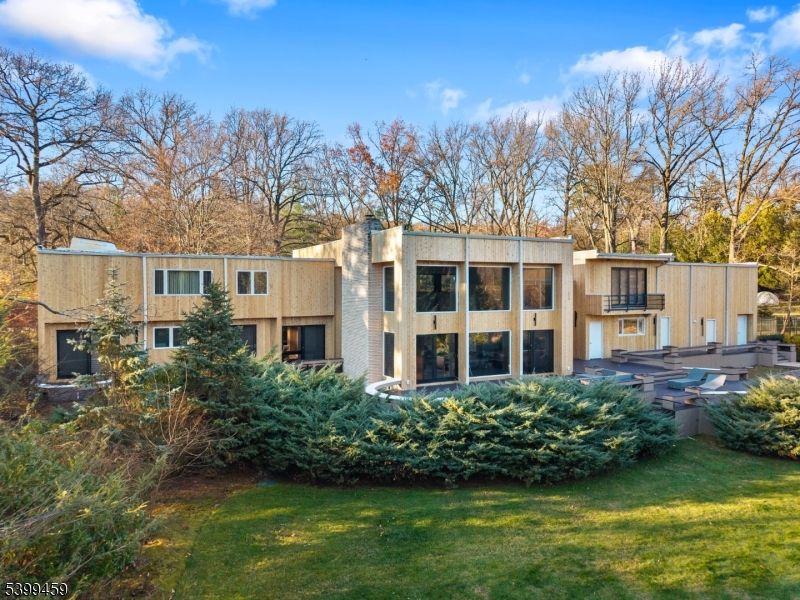 Backyard, Exterior, Facade, Modern