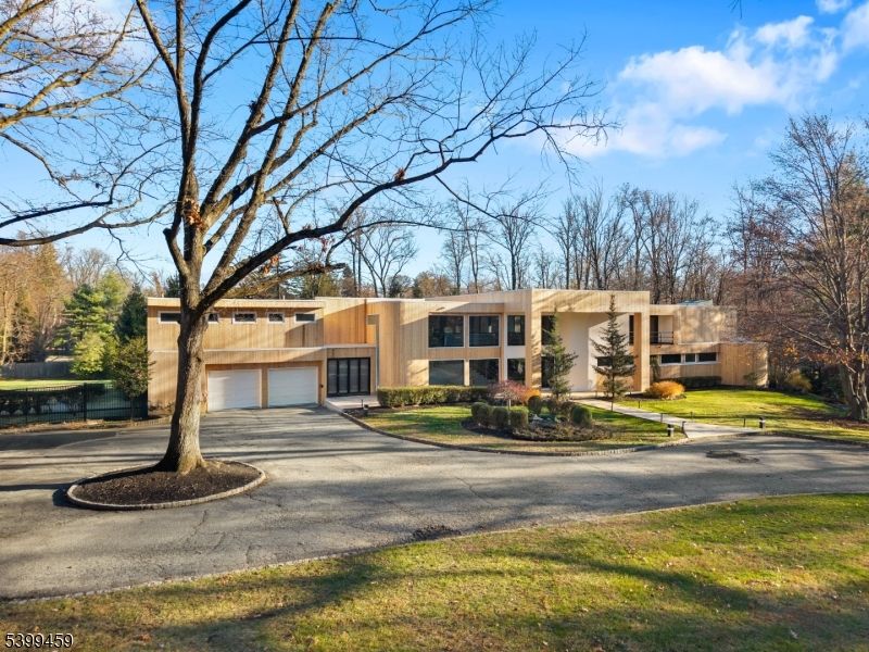 Attached, Backyard, Exterior, Facade, Modern