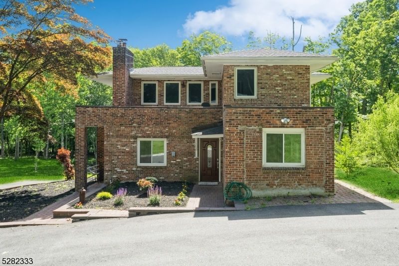 Exterior, Facade, Brick Facade, Georgian