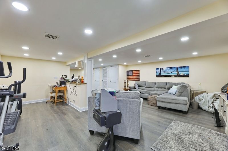 Fitness Equipment, Interior, Living room, Recessed Lighting, Wood Texture Flooring