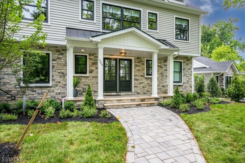 Exterior, Facade, American Foursquare