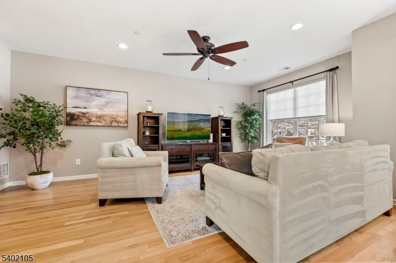 Bedroom, Interior, Living room, Recessed Lighting, Wood Texture Flooring