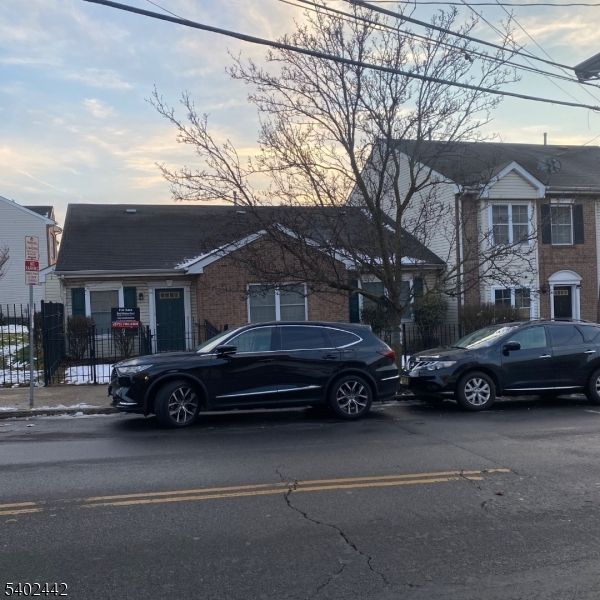 Exterior, Facade, Brick Facade, Queen Anne Victorian