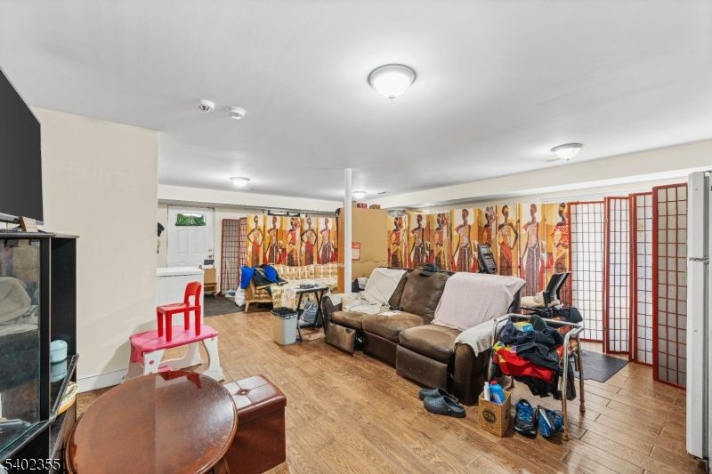 Fitness Equipment, Interior, Living room, Wood Texture Flooring