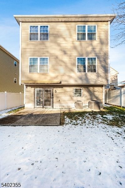 Exterior, Facade, Raised Ranch