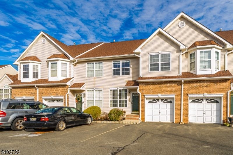 Attached, Exterior, Facade, Rowhouse