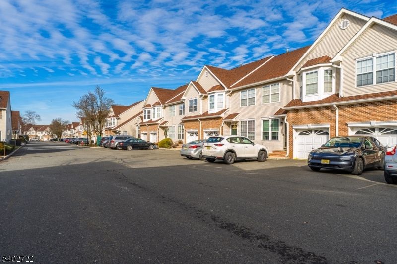 Attached, Exterior, Facade, Brick Facade, Queen Anne Victorian
