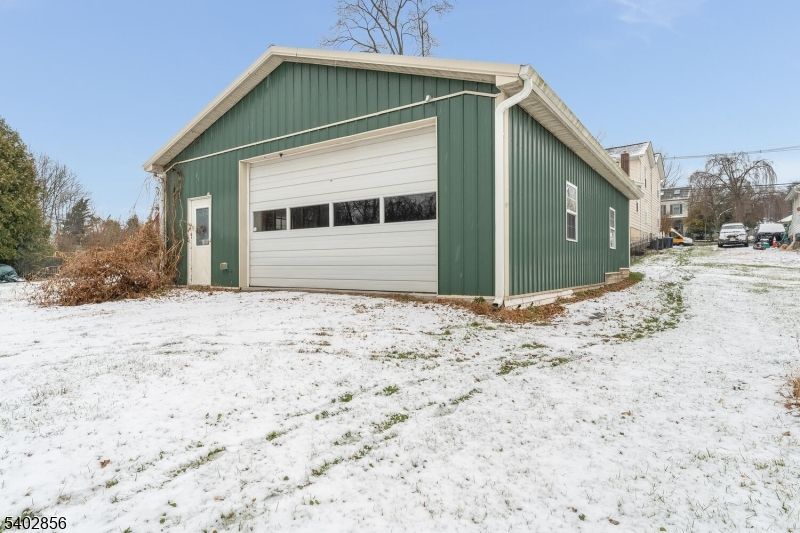 Detached Garage, Exterior