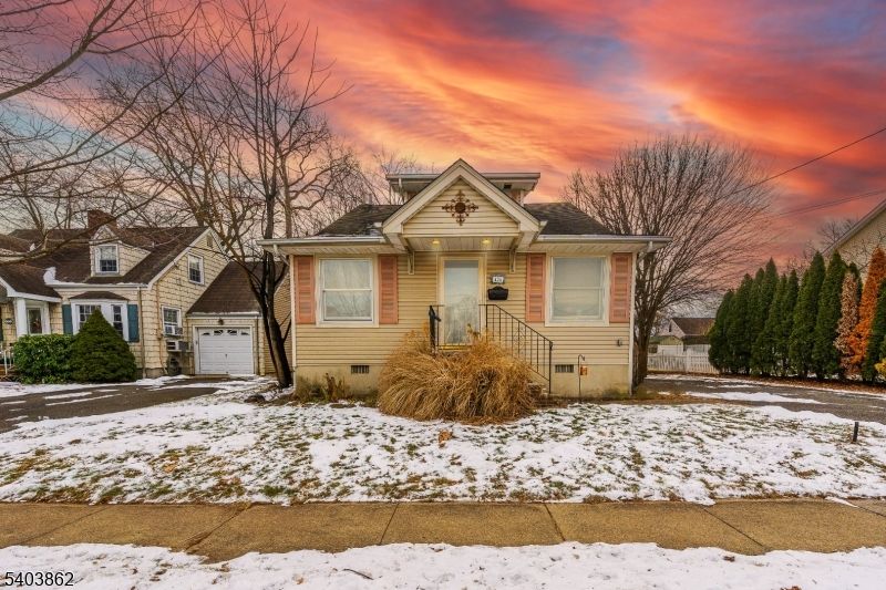 Attached, Detached Garage, Exterior, Facade, Cape Cod