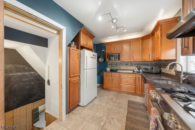Interior, Kitchen, Stainless Steel Appliances