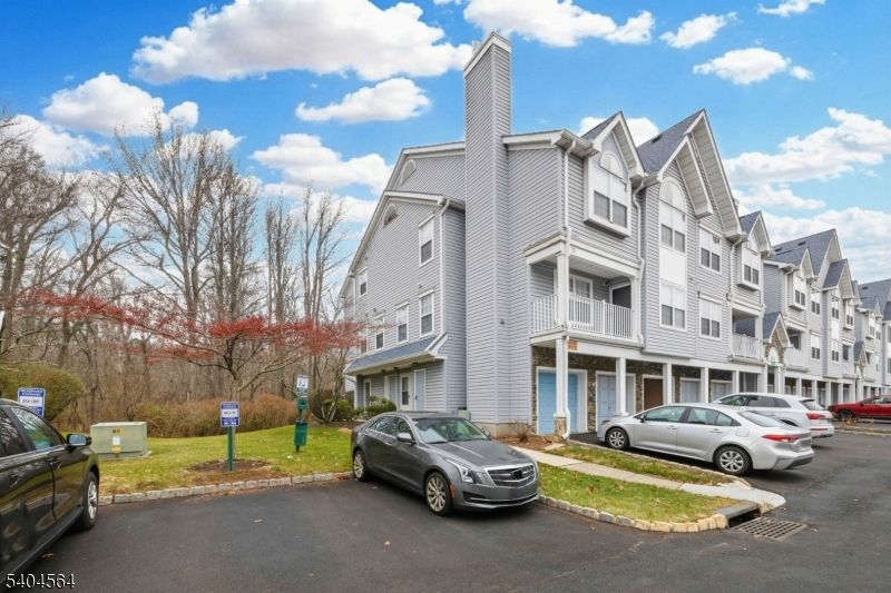 Exterior, Facade, Rowhouse