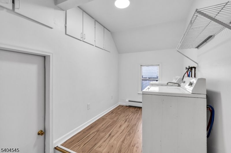 Interior, Recessed Lighting, Washer, Wood Texture Flooring