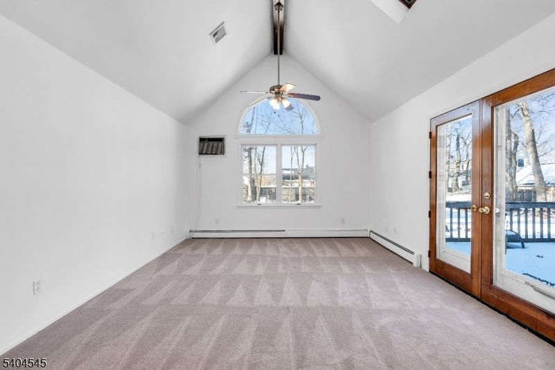 Empty room, Interior, Wooden Beams