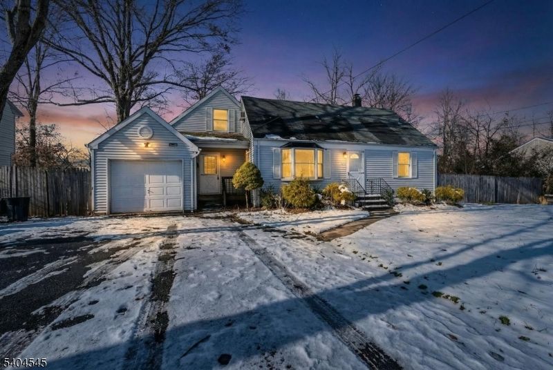 Attached, Exterior, Facade, Cape Cod