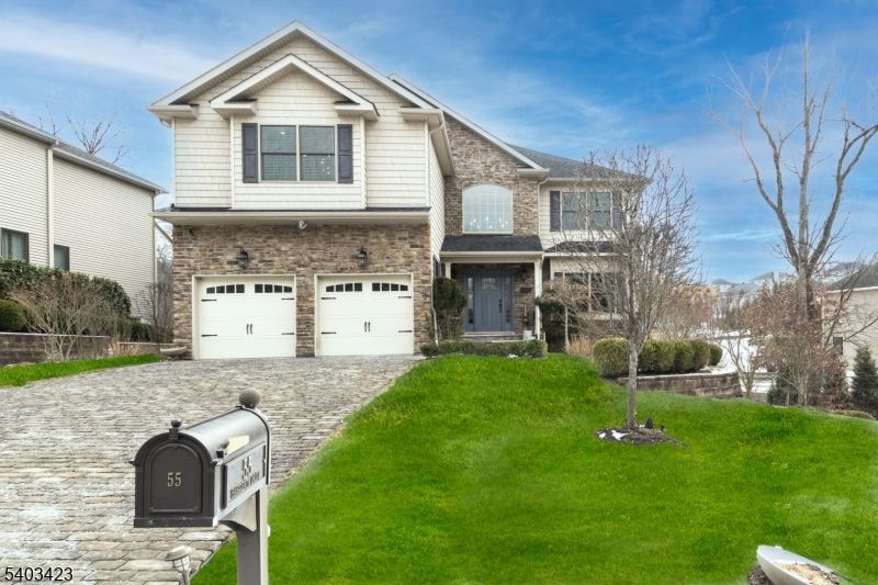 Attached, Exterior, Facade, Brick Traditional