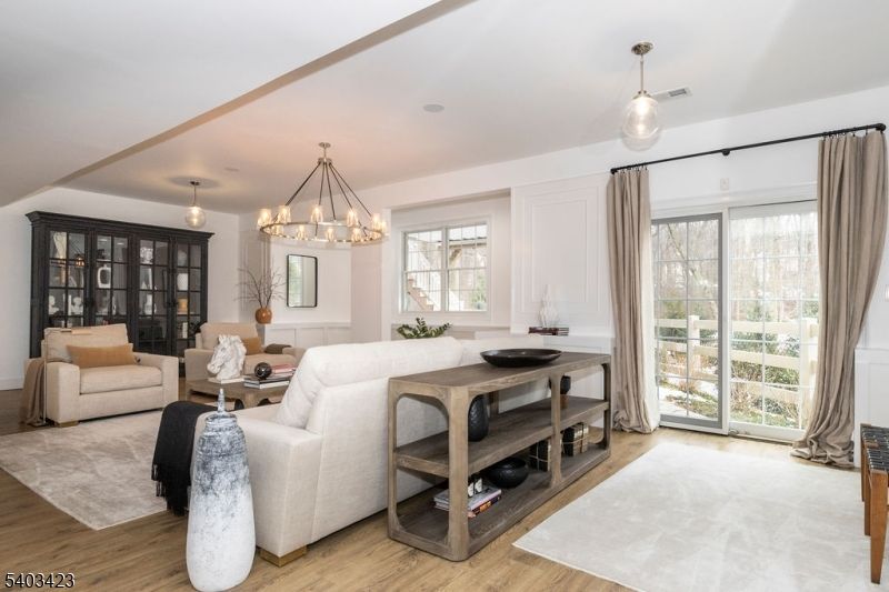 Chandelier, Dining room, Interior, Living room, Pendant Lights, Wood Texture Flooring