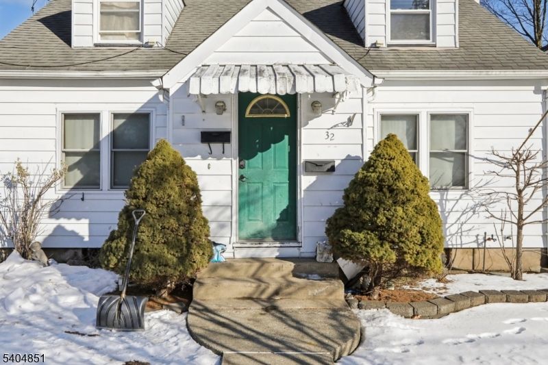 Exterior, Facade, Cape Cod